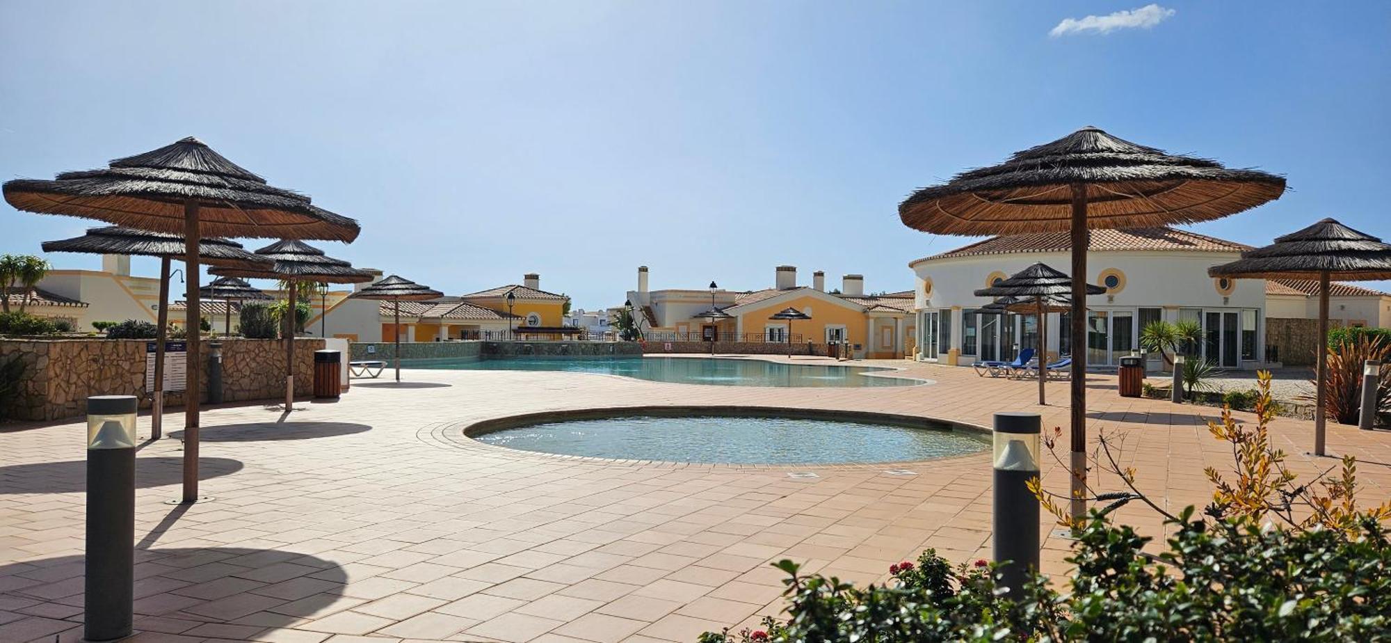 The View - Santo Antonio Villas, Golf & Spa Salema Rum bild